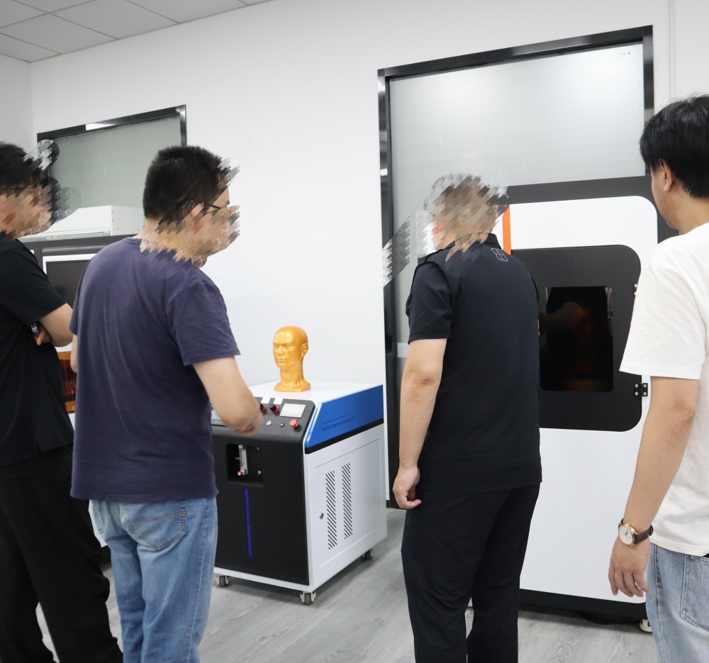 热流法导热仪：济宁XX公司到山东好色先生黄色在线观看参观仪器设备