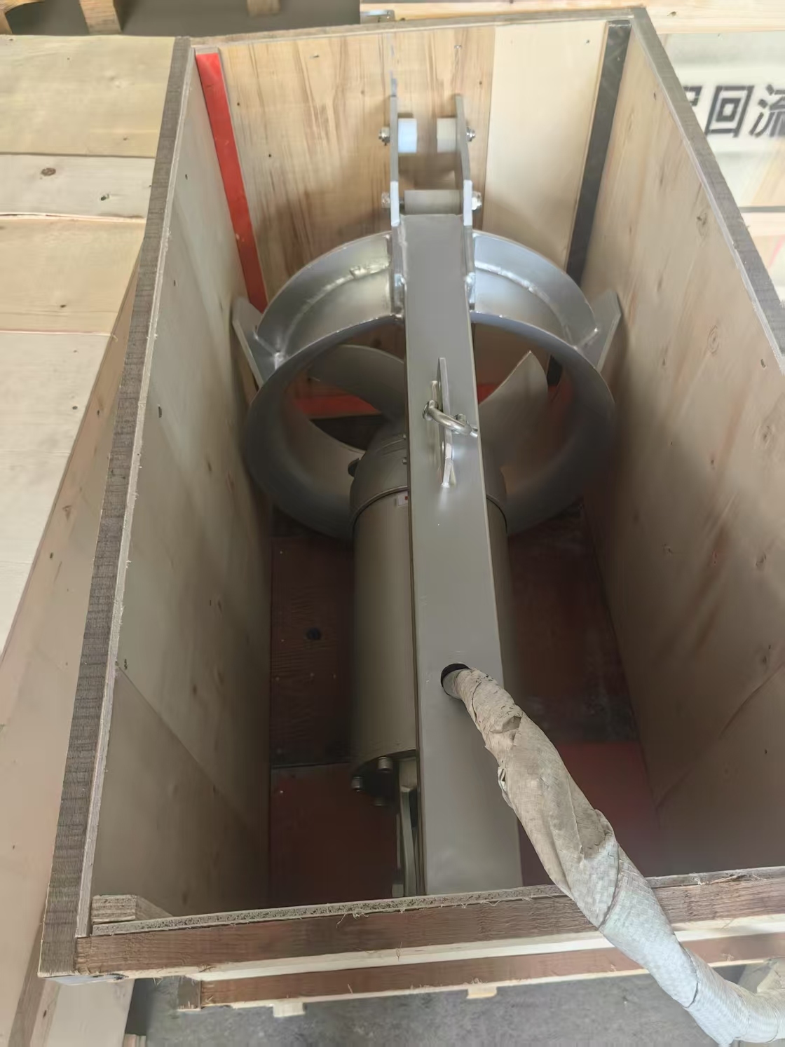 潜水式水平螺旋桨泵工作原理