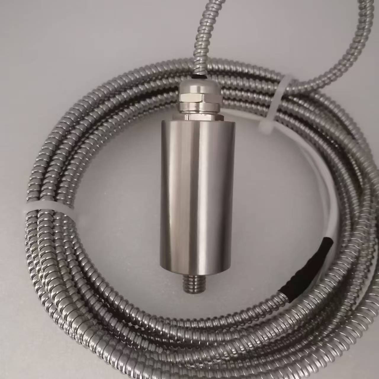 0直接出线 铠装磁吸座 一体化 振动速度 (2).jpg