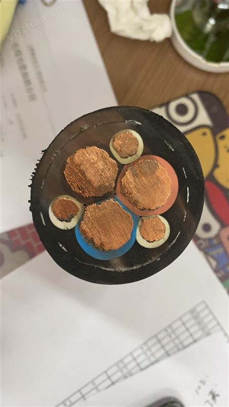 反復(fù)收卷不易斷芯耐磨損卷筒動力中壓電纜